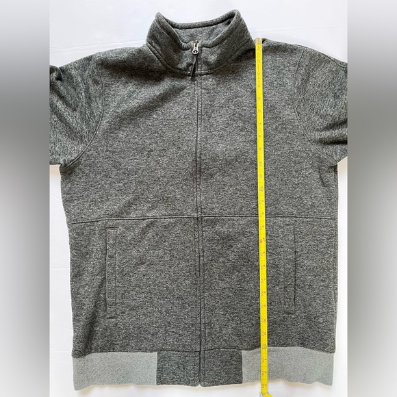 The North Face Men’s Medium Gray Fleece Full Zip Jacket with Shoulder Patch Logo - Picture 9 of 12